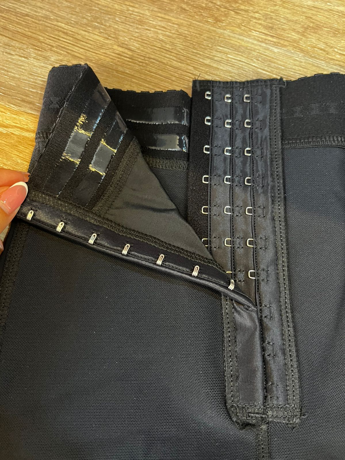 SHORT LEVANTA COLA DE BROCHES