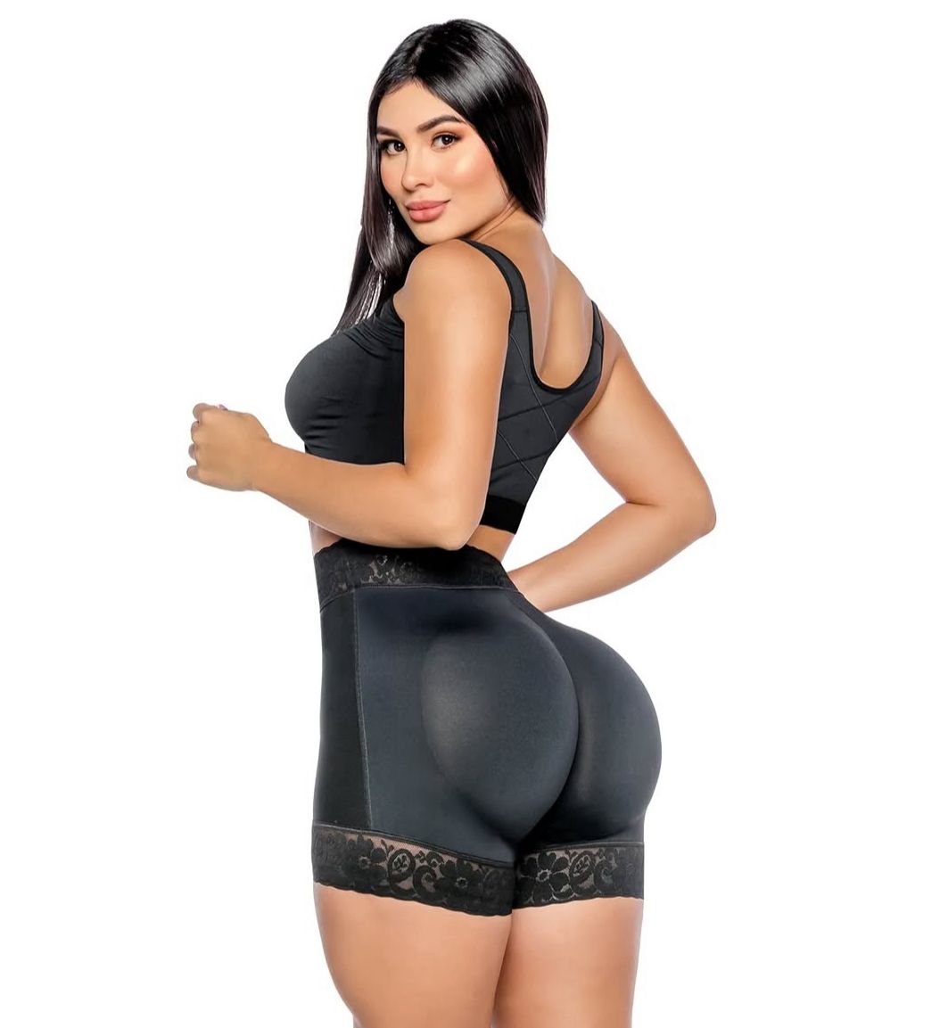 SHORT LEVANTA COLA DE BROCHES